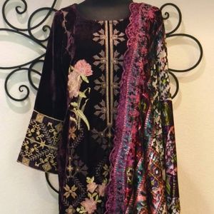 Pakistani Designer Velvet shalwar kameez